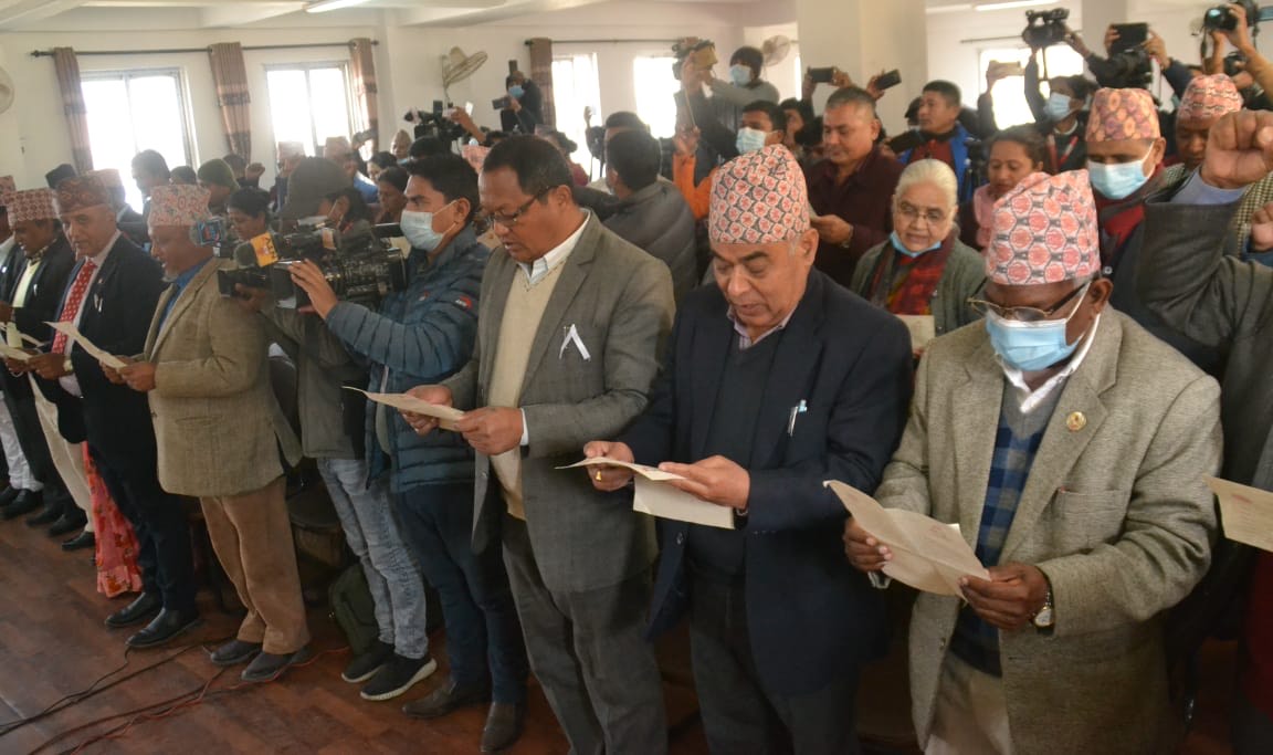 एमालेका मनोनित केन्द्रीय सदस्यहरुद्वारा शपथग्रहण