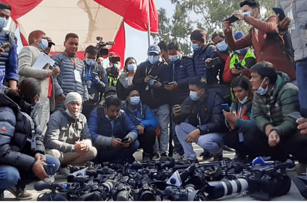 फोटो पत्रकारद्वारा कांग्रेसको मतदानस्थलमा विरोध