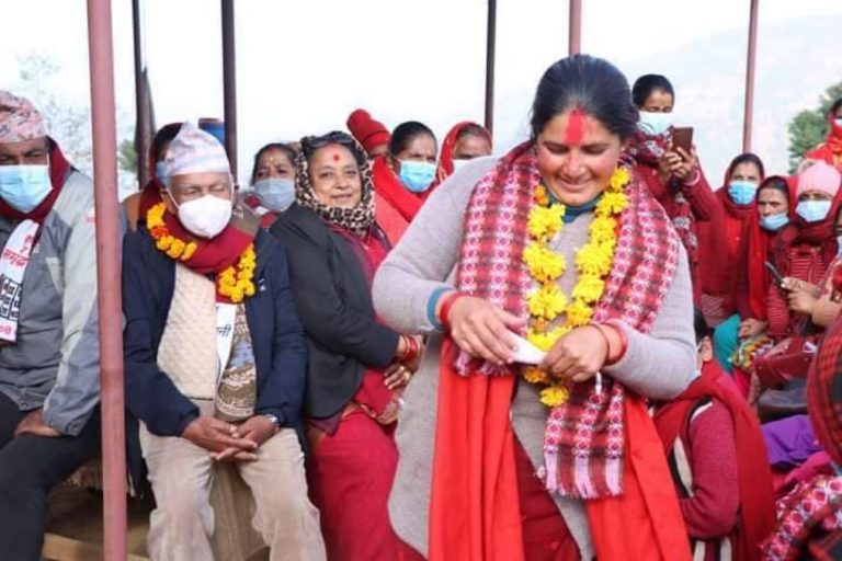 देश बिगार्ने प्रचण्ड हुन् भन्दै माओवादीबाट सिंगो गाउँ एमाले प्रवेश