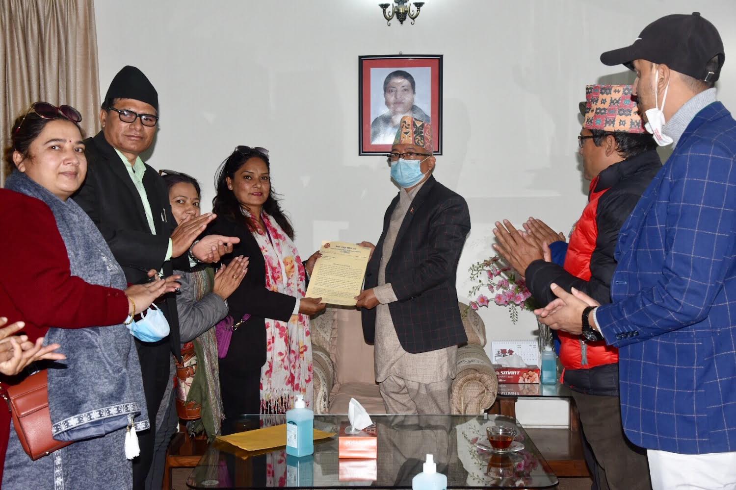 नेपाल अपाङ्ग महिला सङ्घले निर्वाचन आयोगलाई ज्ञापन पत्र बुझायो