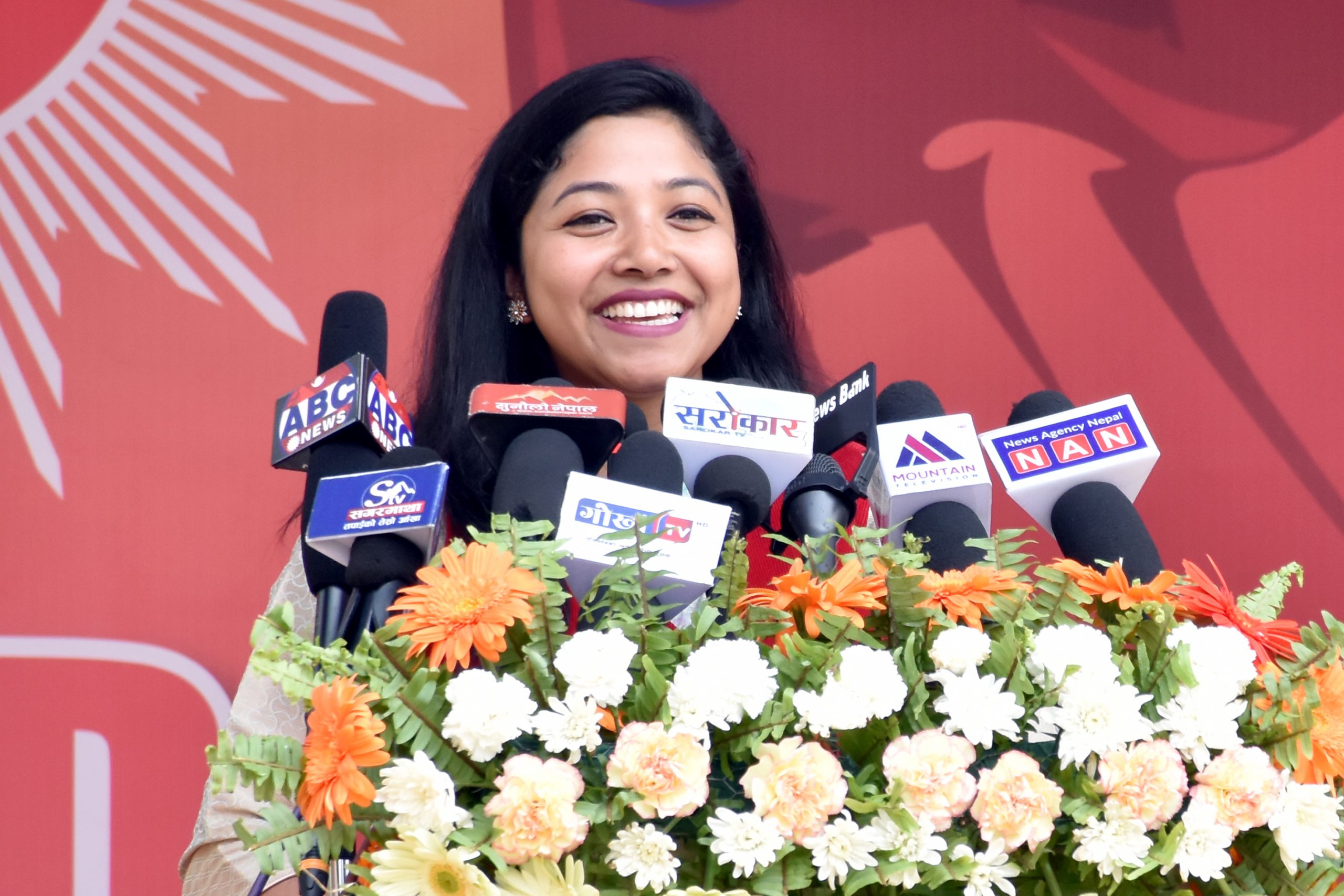 केपी शर्मा ओली फेरि प्रधानमन्त्री बन्नुपर्छ : सुनीता डंगोल