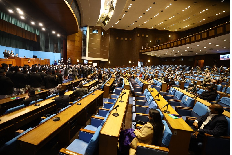 अर्थमन्त्री शर्माको सम्बोधनको विषयलाई लिएर संसद् बैठक  प्रभावित , बैठक २ बजेसम्मका लागि स्थगित