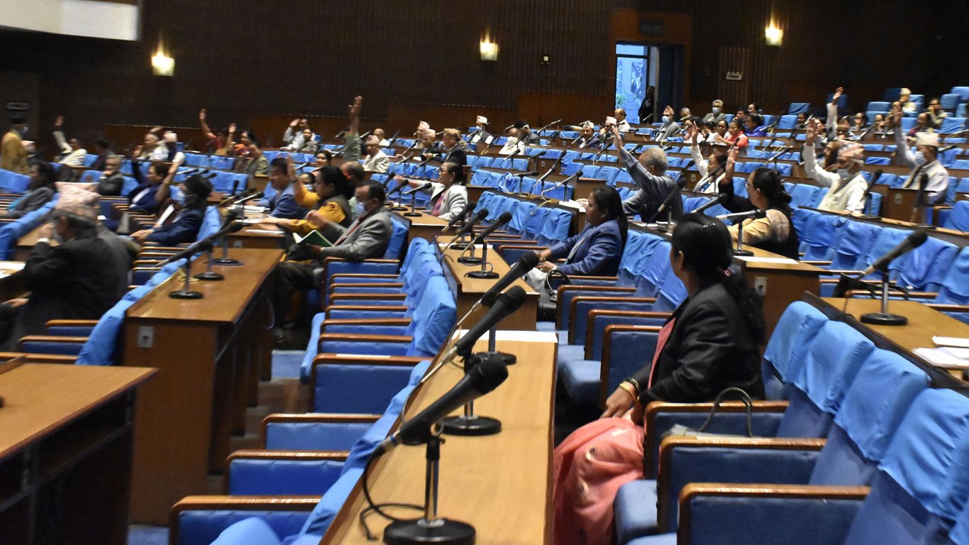 संरचना पुनःनिर्माण र किसानलाई क्षतिपूर्ति दिलाउन सांसदको माग