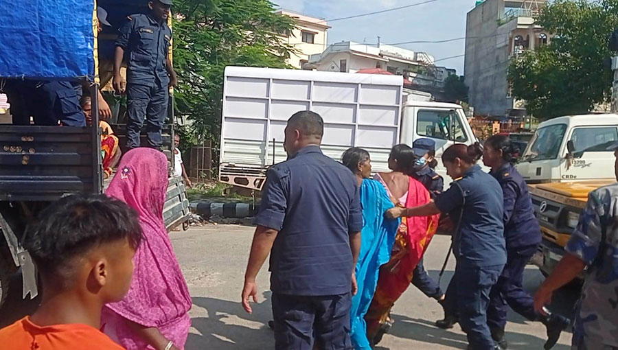 जनकपुरमा १०० बढी सुकुमबासी प्रहरीको नियन्त्रणमा