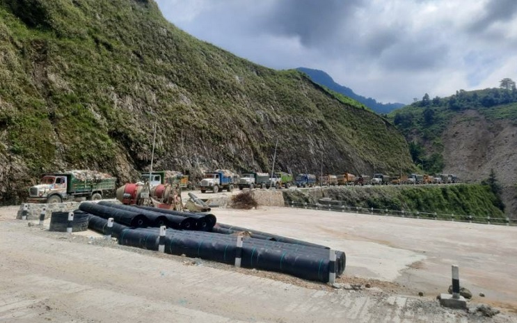 प्रहरी लगाएरै बञ्चरेडाँडामा फोहर फाल्न सुरु, महानगरले लियो २ सय वटा टिपर भाडामा